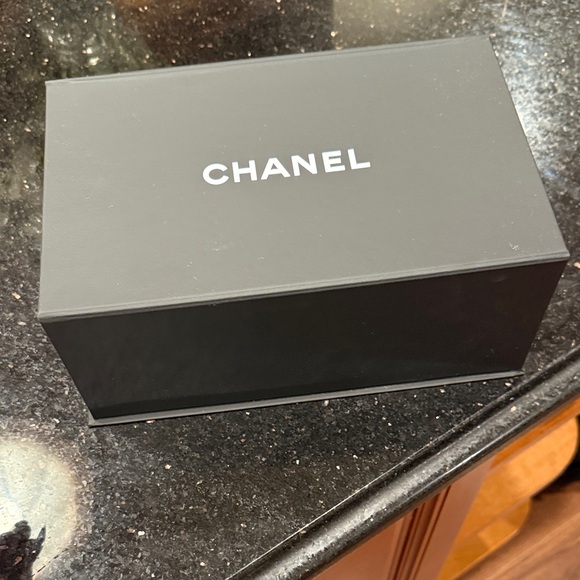 CHANEL Black Bag Storage Box - Picture 16 of 17